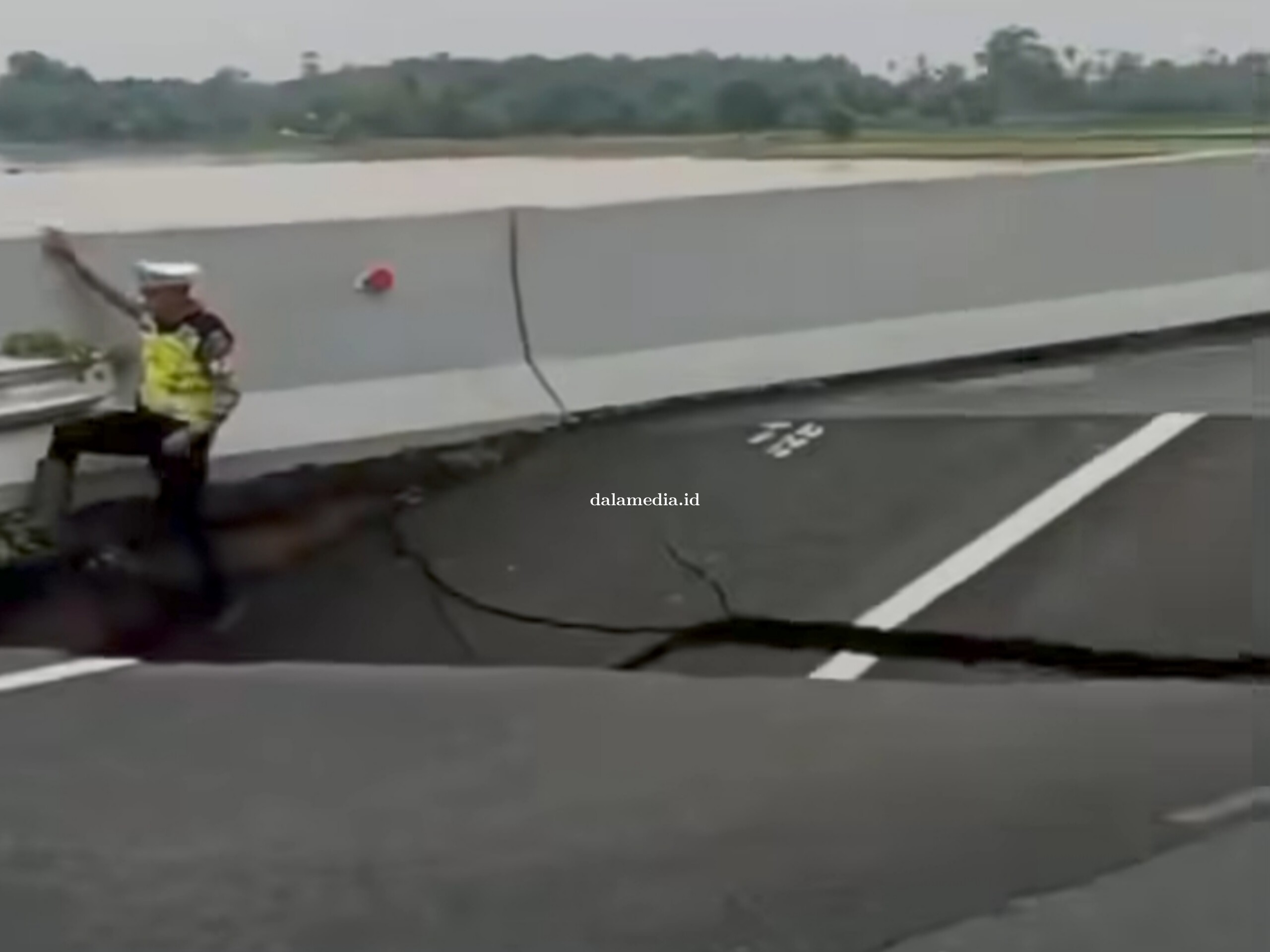 Jalan Tol Tebing Tinggi-Medan Amblas, KM 41 Lumpuh Total Menuju Medan